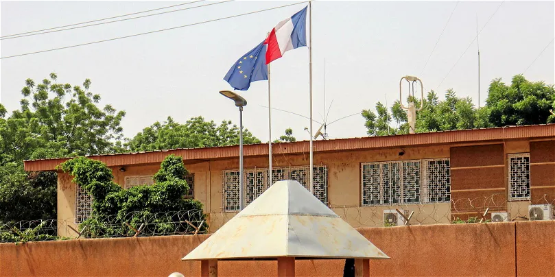 Devanture de l'ambassade de France au Niger