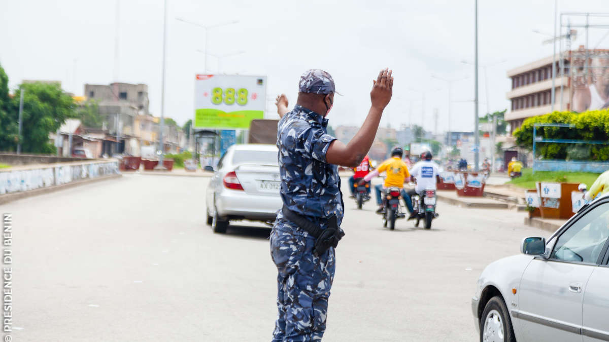 Un agent de la police républicaine à Cotonou.