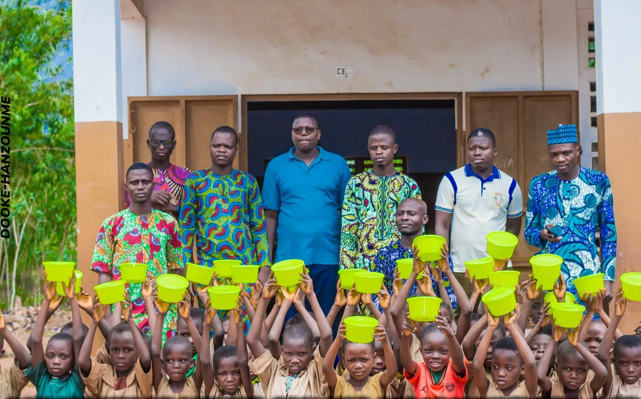 Dons de kits dans des écoles publiques à Ifangni