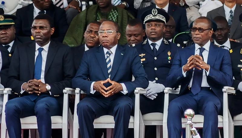 Le président du PRD, Adrien Houngbédji entourés de Patrice Talon et Joseph Djogbénou