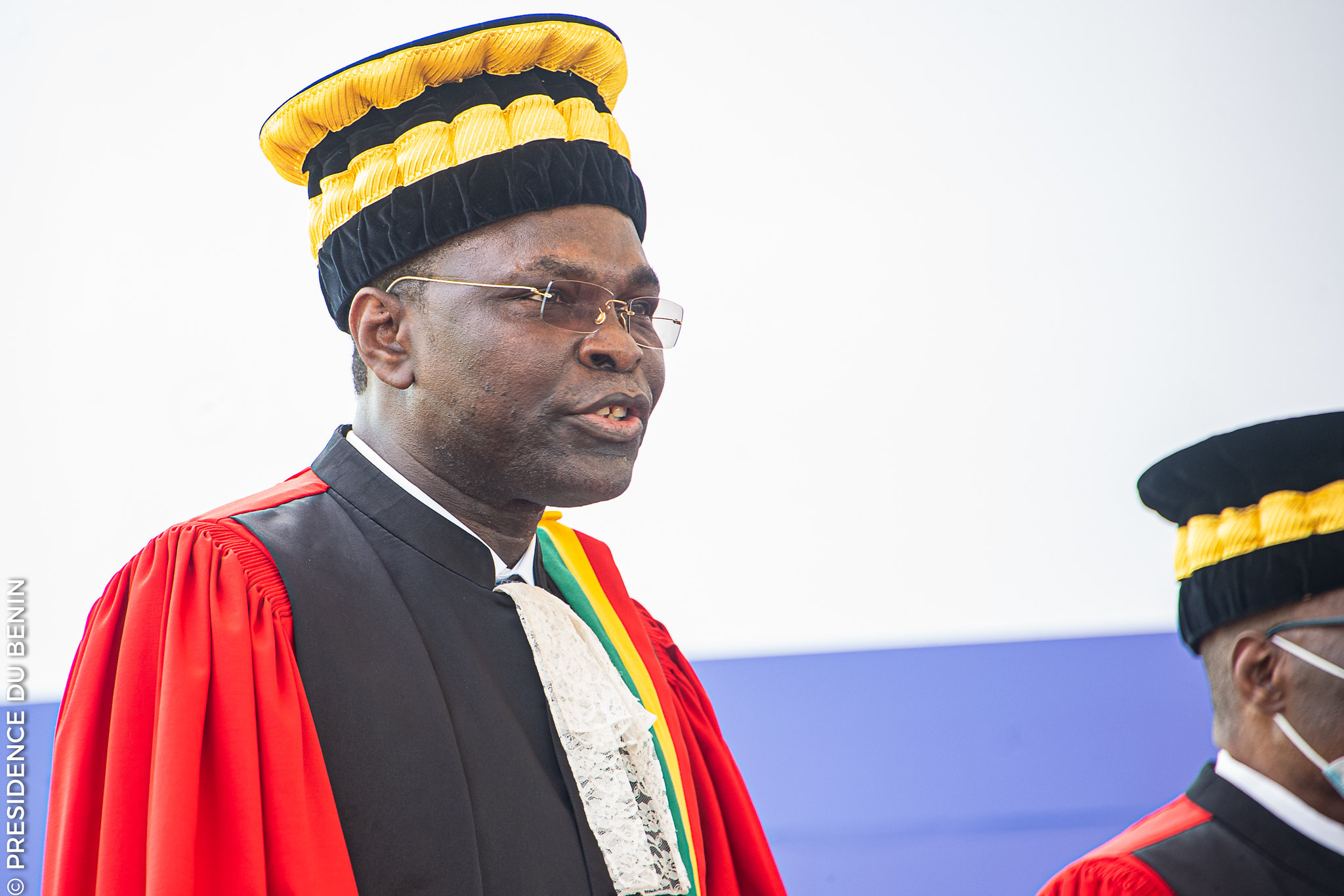 Le professeur Joseph Djogbénou lors de la prestation de serment du président Patrice Talon en mai 2021. © Présidence du Bénin