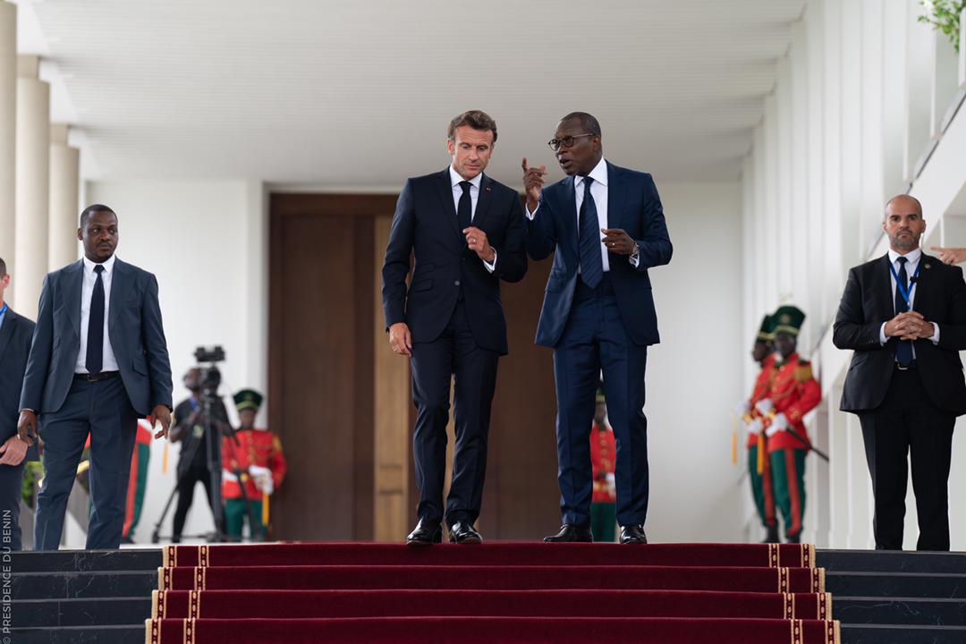 Emmanuel Macron et Patrice Talon à la Marina à Cotonou. © Présidence du Bénin