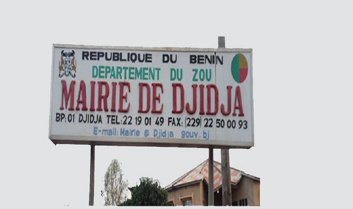 Une plaque de la mairie de Djidja