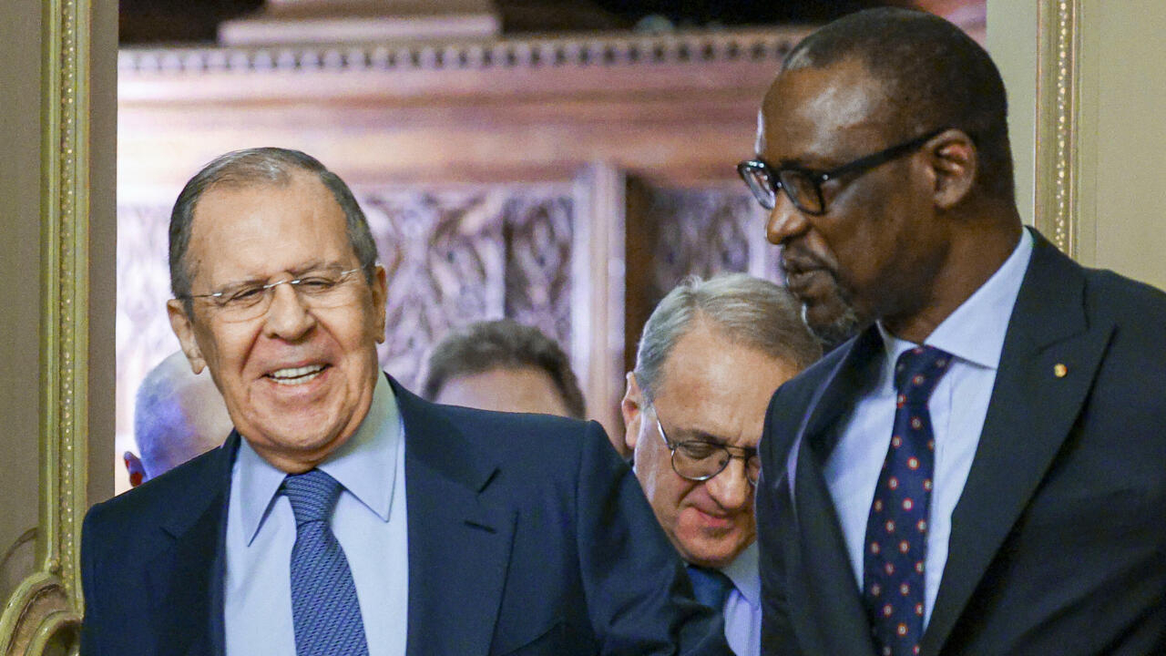 Le ministre russe des affaires étrangères, Serguei Lavrov et son homologue malien, Abdoulaye Diop