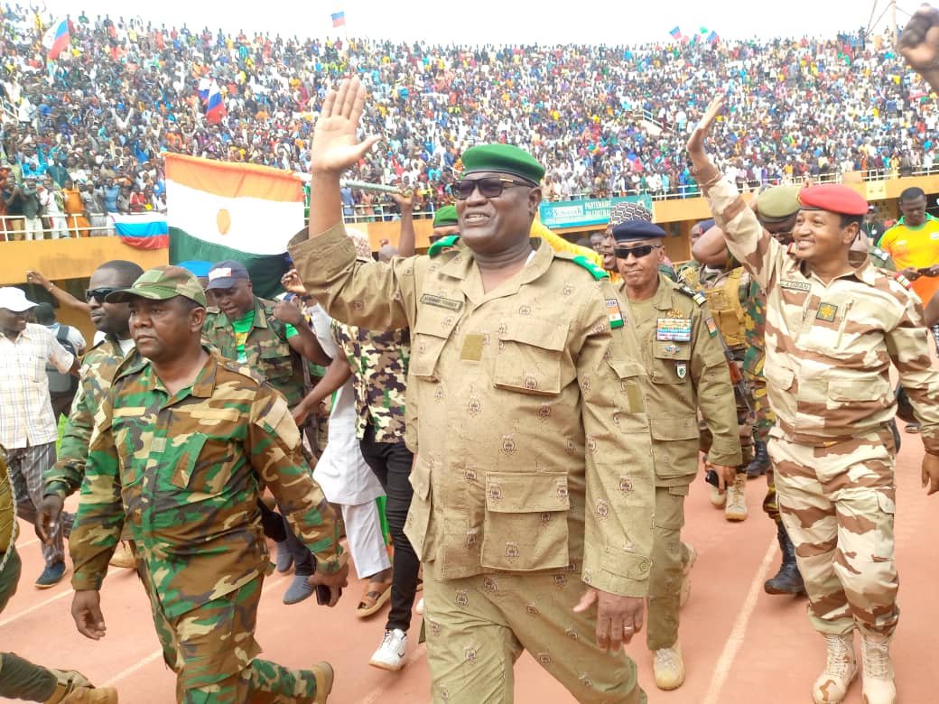 Des partisans du Conseil national nigérien pour la sauvegarde de la patrie (CNSP) en démonstration de force à Niamey, ce dimanche 6 août 2023.