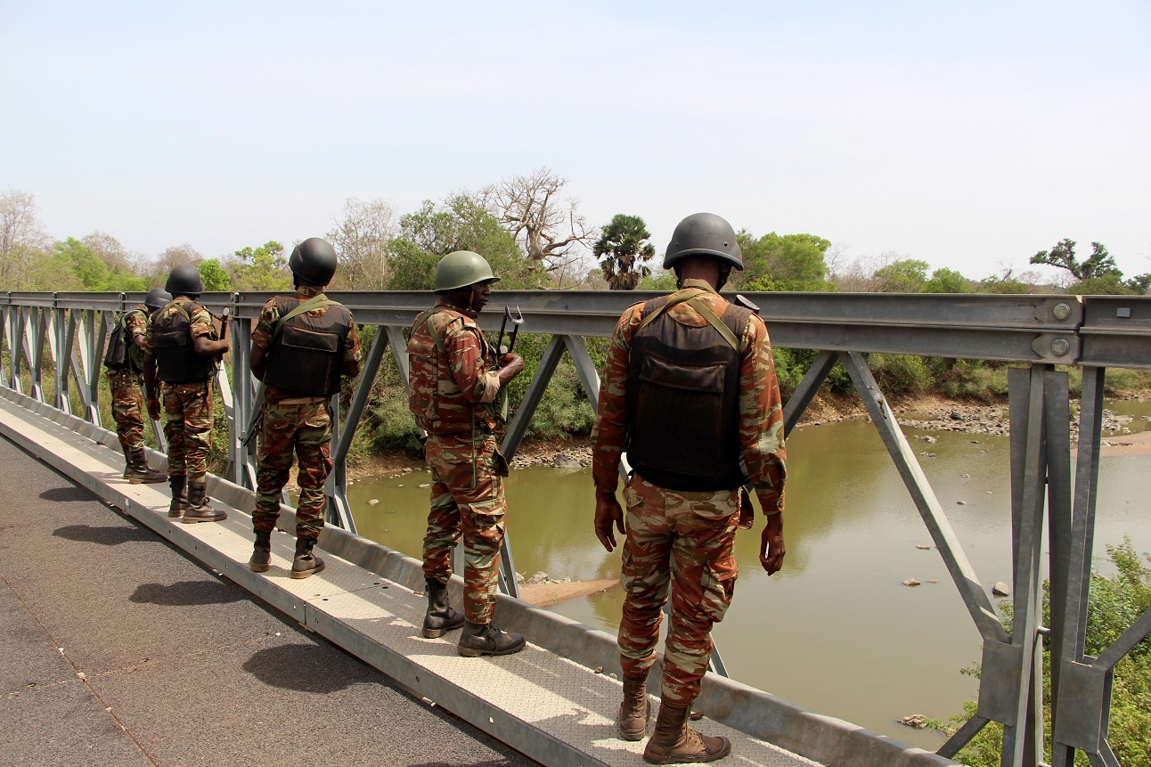 Des militaires béninois de l'opération mirador en patrouille contre le terrorisme. © Journal La Nation