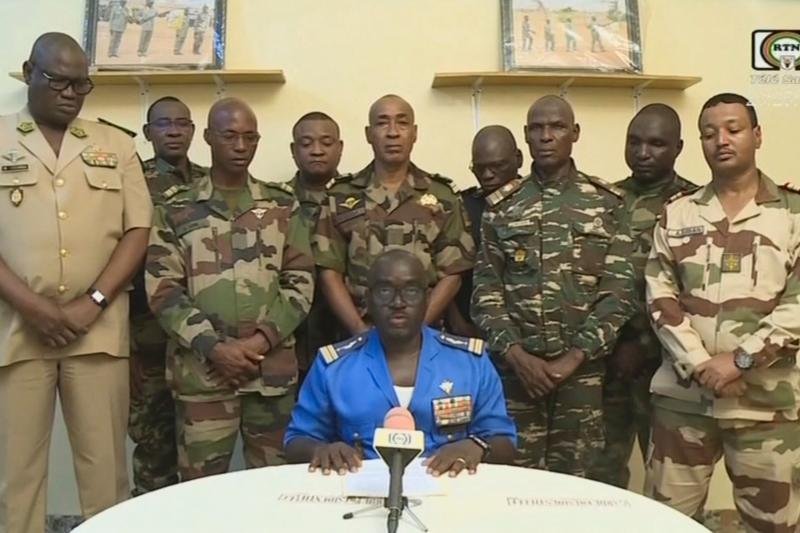 Des militaires annoncent le renversement du président Mohamed Bazoum. Mercredi 26 juillet 2024