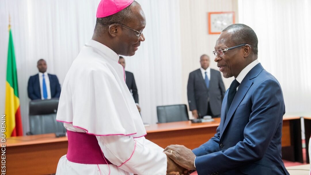 L'archevêque de Cotonou, monseigneur Roger Houngbédji et le président Patrice Talon. © Présidence du Bénin