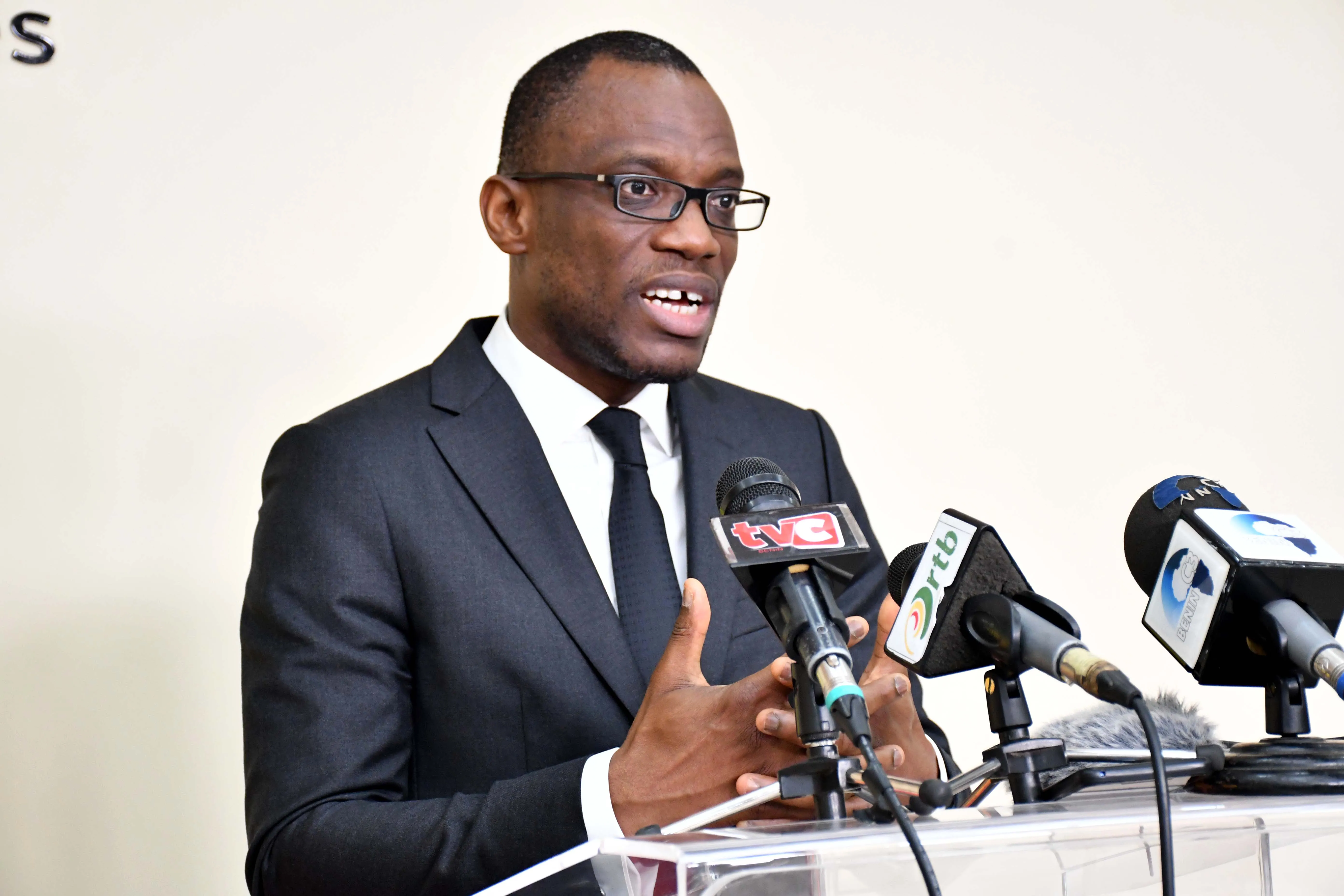 Le ministre béninois des Affaires étrangères Olushegun Adjadi Bakari