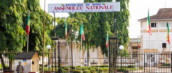 Intérieur de l'Assemblée nationale du Bénin. Illustration