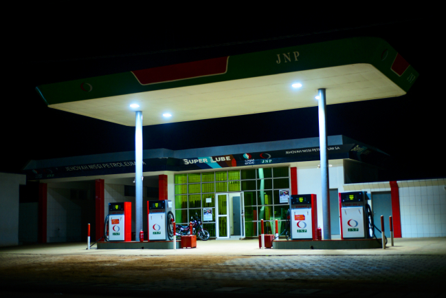 Une station d'essence JNP à Parakou. Illustration