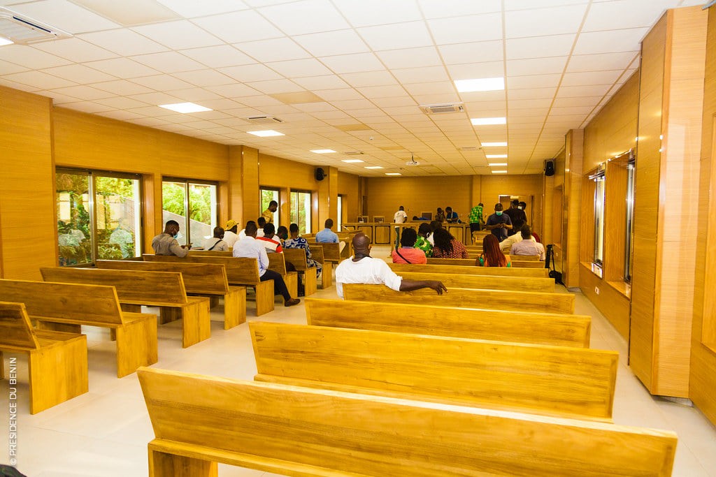 Une salle d'audience de la Cour constitutionnelle du Bénin. Illustration
